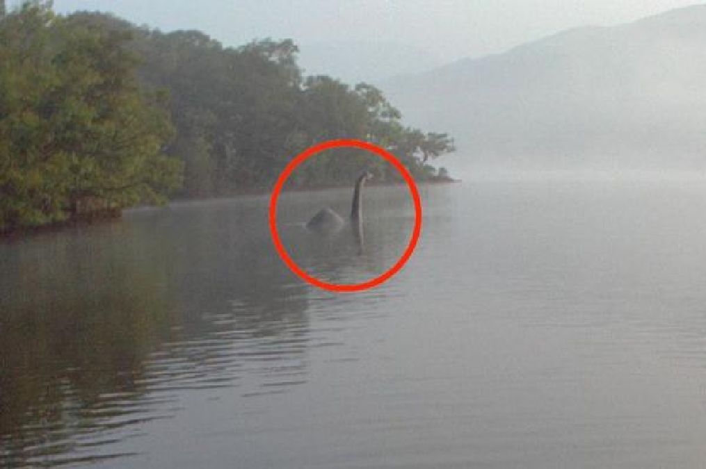 Le monstre du Loch Ness aperçu dans un lac anglais ?